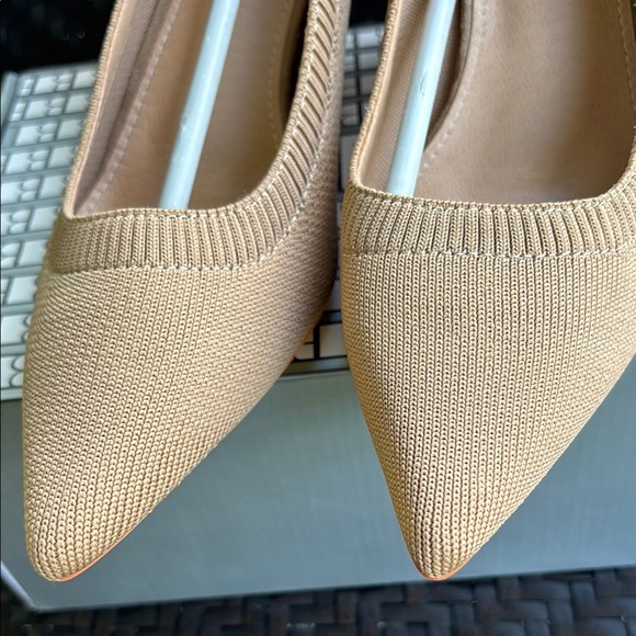 NewBella Women’s Pointed Toe Knit Heels Size 9 Beige Tan Low Kitten Heel - Picture 7 of 13